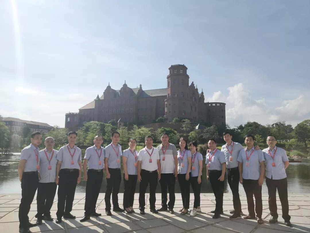 走進(jìn)華為 大有可為 ！